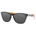 Oakley Frogskins™ Grips Collection sunglasses Crystal Black frame Prizm Black lens