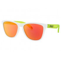 Oakley Frogskins™ Origins Collection sunglasses Matte White frame Prizm Ruby lens